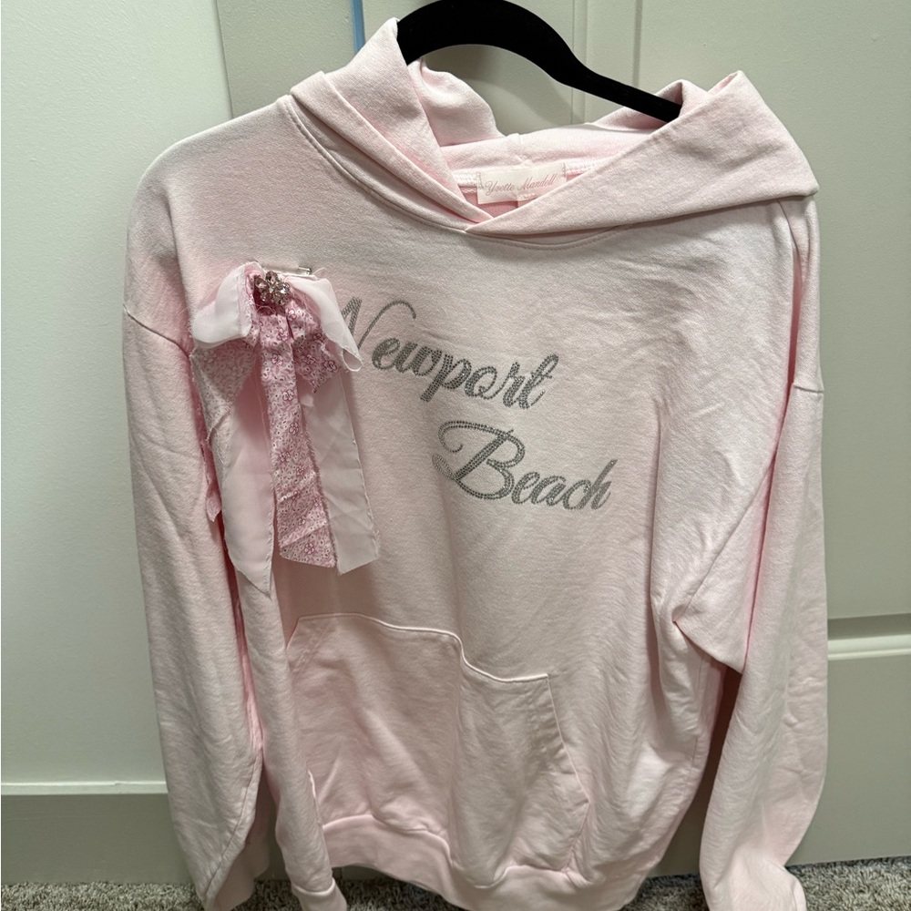 Yvette Mandell Large Newport Bow Hoodie. 💗⚡️
